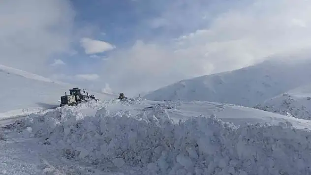 Elazığ'da kar yağışı nedeni ile 26 köy yolu ulaşıma kapandı
