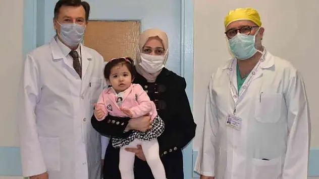 Bir yaşındaki çocuğa kapalı yöntemle başarılı kist ameliyatı