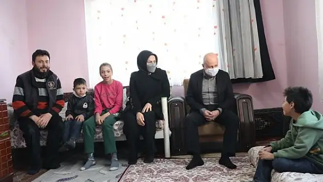 Çolakbayrakdar çifti, ev ziyaretlerini sürdürüyor