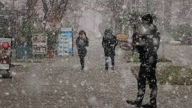 Yalova'da yoğun kar yağışı hayatı olumsuz etkiliyor