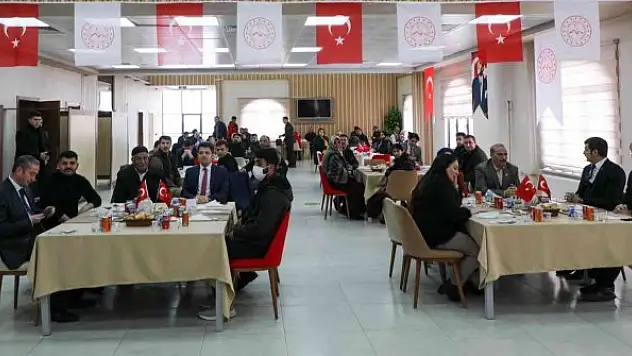 Vali Varol, şehit aileleri ve gaziler onuruna yemek verdi