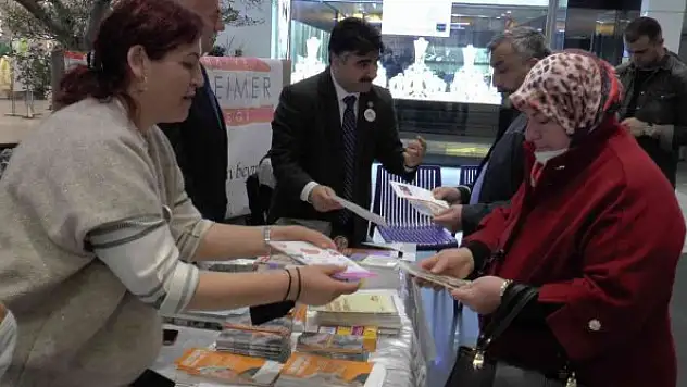 Alzheimer hastalığı vatandaşlara tanıtıldı