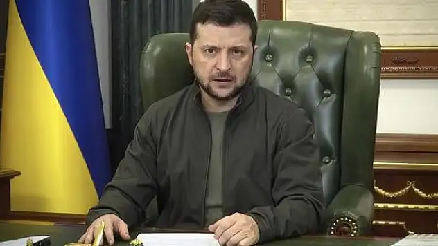 Zelenskiy: Bazı siyasi partilerin faaliyetleri askıya alındı