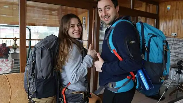 Mühendis çift istifa ederek sırt çantalarıyla dünyayı gezme kararı aldı