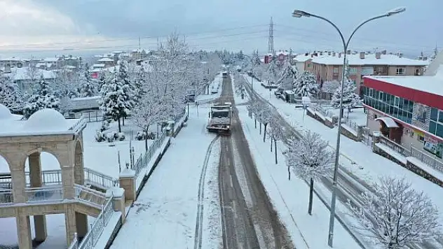 45 araç ve 150 personelle gece gündüz yolları açık tutuyor