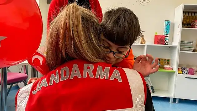 Jandarma'dan özel çocuklara özel ilgi