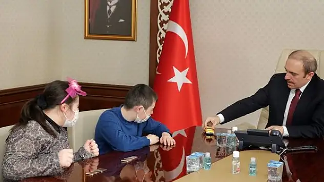 Vali Epcim, down sendromlu öğrencilerle bir araya geldi