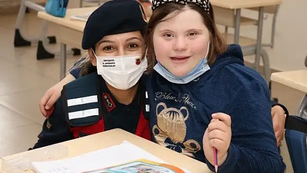 Jandarma ekipleri down sendromlu öğrencilerle buluştu