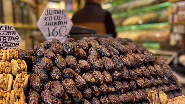 Ramazan'ın gözdesi hurmalar, tezgahlardaki yerini aldı