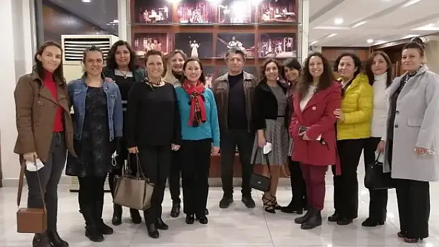 Öğretmenler, 'Arzu Tramvayı' oyununu izledi