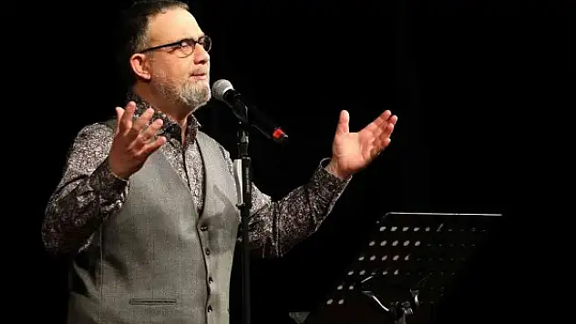 İbrahim Sadri şiirleri Gaziantep'te seslendirdi