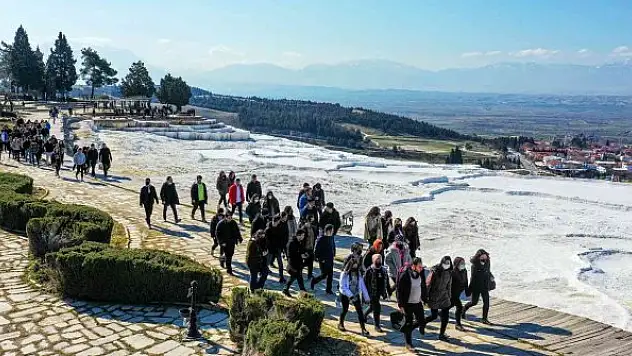 Gençler Denizli'nin doğal ve kültürel değerleriyle buluşuyor
