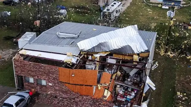 Dev hortum ortalığı savaş alanına çevirdi