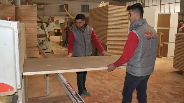 Hem eğitim alıyor hem de para kazanıyorlar