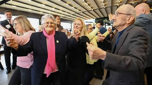 Huzurevi sakinlerinin eğlence dolu günü