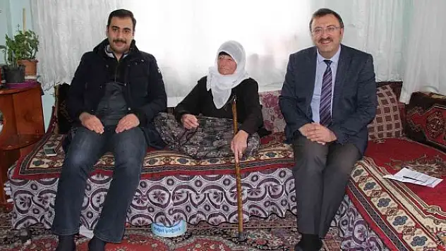 Asırlık Fatma Nineyi duygulandıran ziyaret