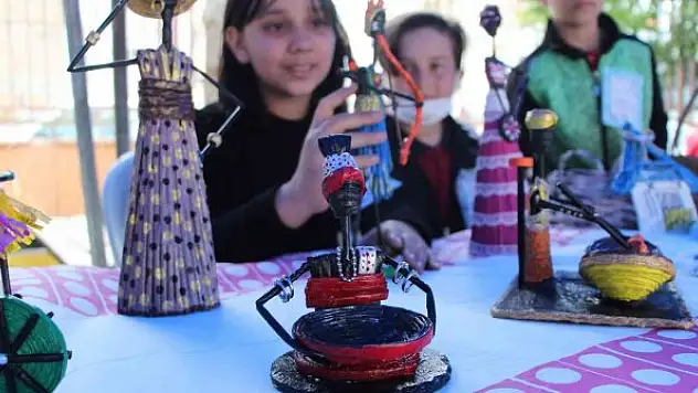 Minikler geri dönüşüm malzemelerine hünerlerini işledi