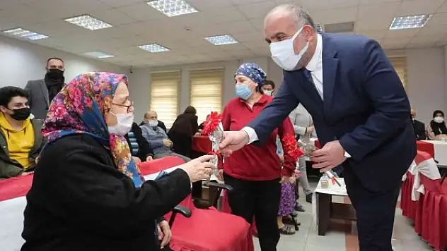 Başkan Sandıkçı: 'Yaşlılara saygı bir gün değil, bir ömür olmalı'