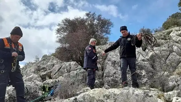 Mahsur kalan keçi kurtarıldı