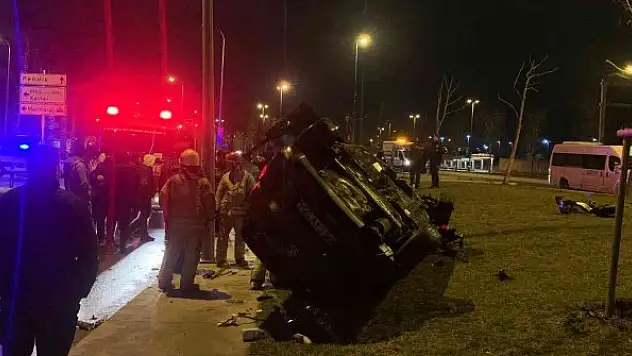 Kartal'da trafik kazası: Yoldan çıkan araç takla attı