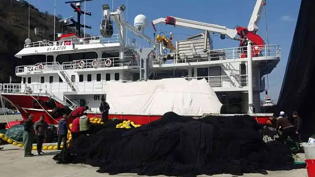 Balık av sezonu bitmedi ama onlar erkenden paydos ederek limana demir attı