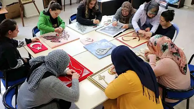 Osmanlı sanatı 'filografi'  kadınların ellerinde yeniden hayat buluyor