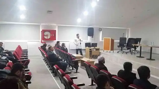 Tütün ve sigarayla mücadele din görevlilerine anlatıldı