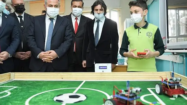 Vali Elban, robotik kodlama sınıflarının açılışını yaptı