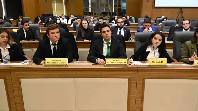 Gençler siyaset provasını mecliste yaptı