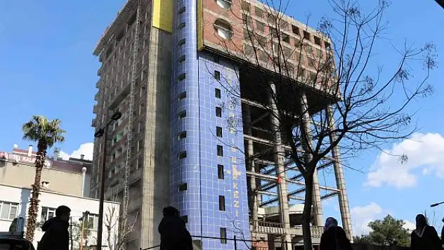 Dünyanın en saçma binasının yüzde otuzu yıkıldı