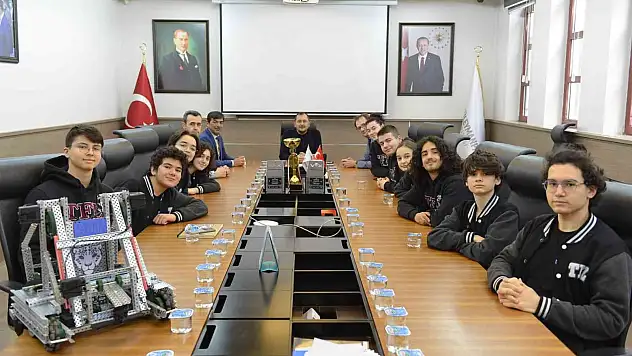 Başkan Yüksel, ABD yolundaki şampiyonları ağırladı