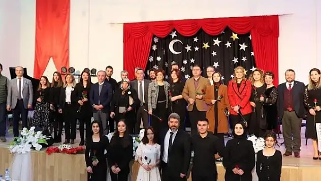 Öğrenciler şiir ve masalları ihtiyaç sahipleri için okudu