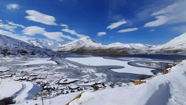 Yüzen adalar kar ile ayrı güzel