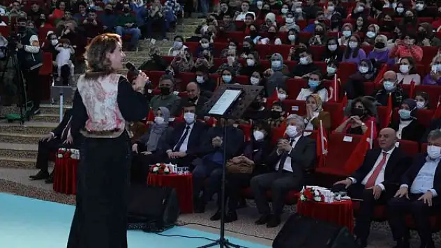 Sağlık çalışanları için Azerin konseri