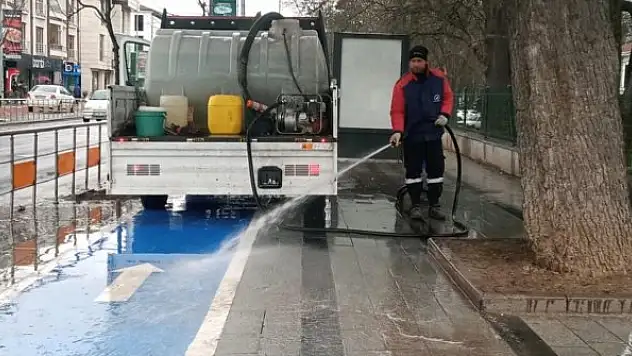 Ekipler sokakları pırıl pırıl yaptı