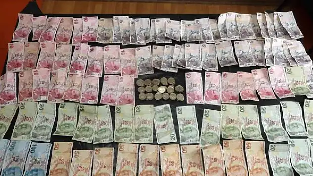 Dilencinin üzerinden bin 738 TL çıktı