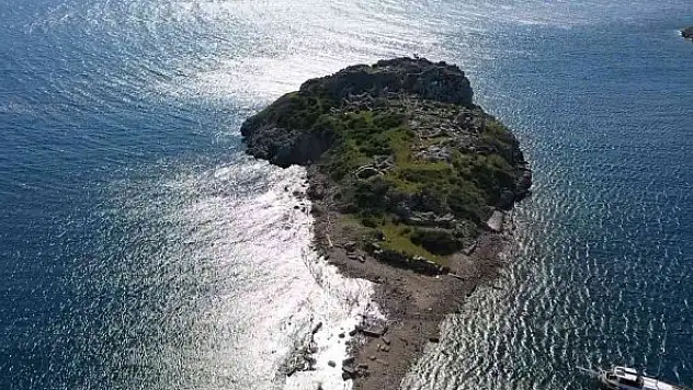 Sular çekildi adaya giden kral yolu ortaya çıktı