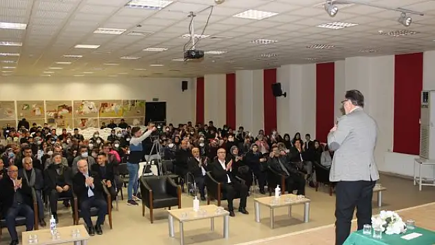 Yunak'ta 'Rahmet iklimi ve nefis terbiyesi' konulu konferans düzenlendi