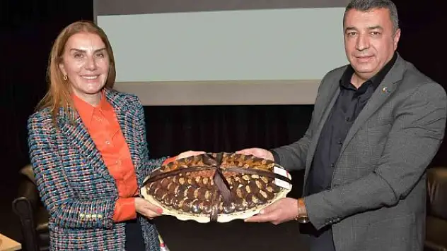 Kayısının sağlığa faydaları panelde anlatıldı