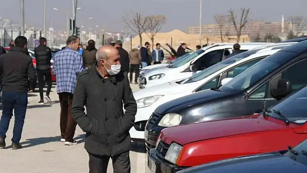 İkinci el oto pazarında 'kuru kalabalık' sitemi