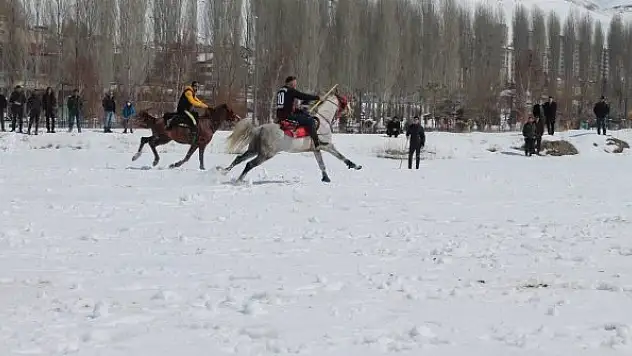 Havadan görüntülenen karda cirit nefes kesti