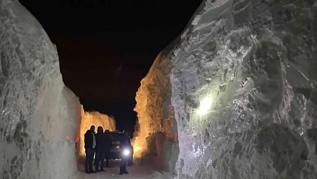 2 bin 948 rakımlı Nemrut yolunda karla mücadele çalışması