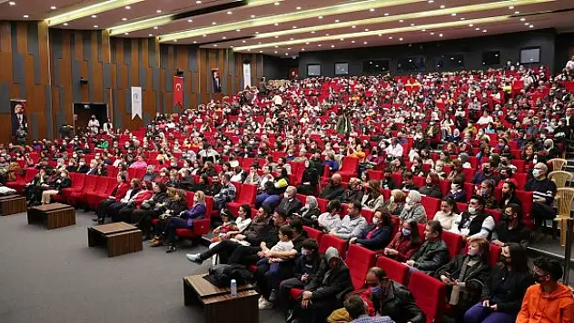 Sanatseverlerden oyuna büyük ilgi