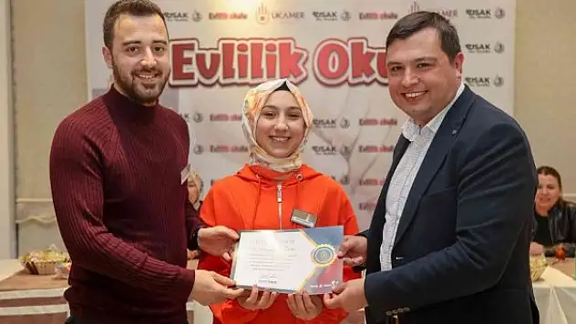 Evlilik okulu ikinci mezunlarını verdi