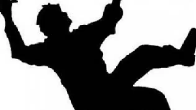 Çatıdan düşen işçi ağır yaralandı