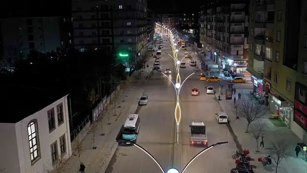 Çevre farkındalığı için ışıkları kapatıldı