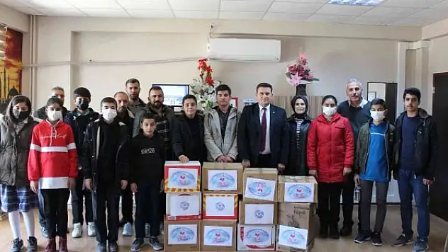 700 ortaokul öğrencisine kitap dağıtıldı