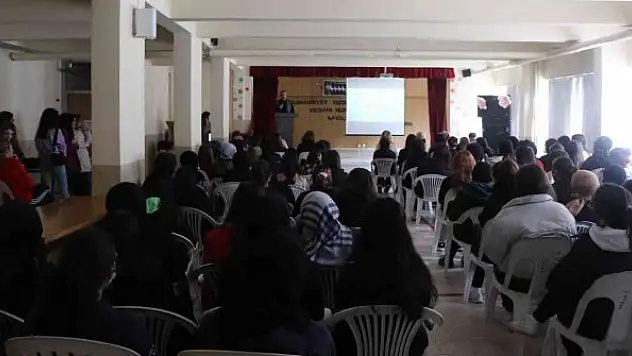 Lise öğrencilerine su ve temiz çevre anlatıldı