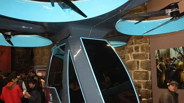 İlk milli uçan araba 'Cezeri' yoğun ilgi gördü