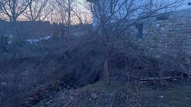 Heyelan evde hasara yol açtı